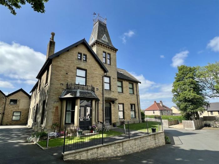 Photo of Cromwell Close, Brighouse, West Yorkshire, HD6